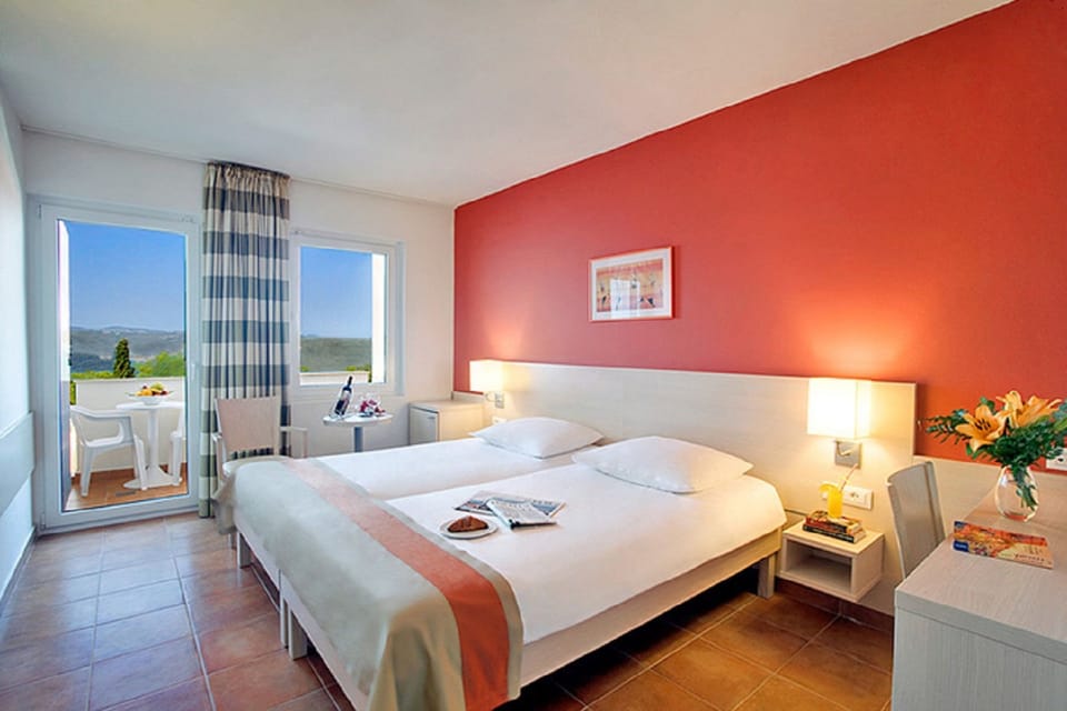 Room for 2 Seaside - Hotel | Desk, free WiFi, bed sheets