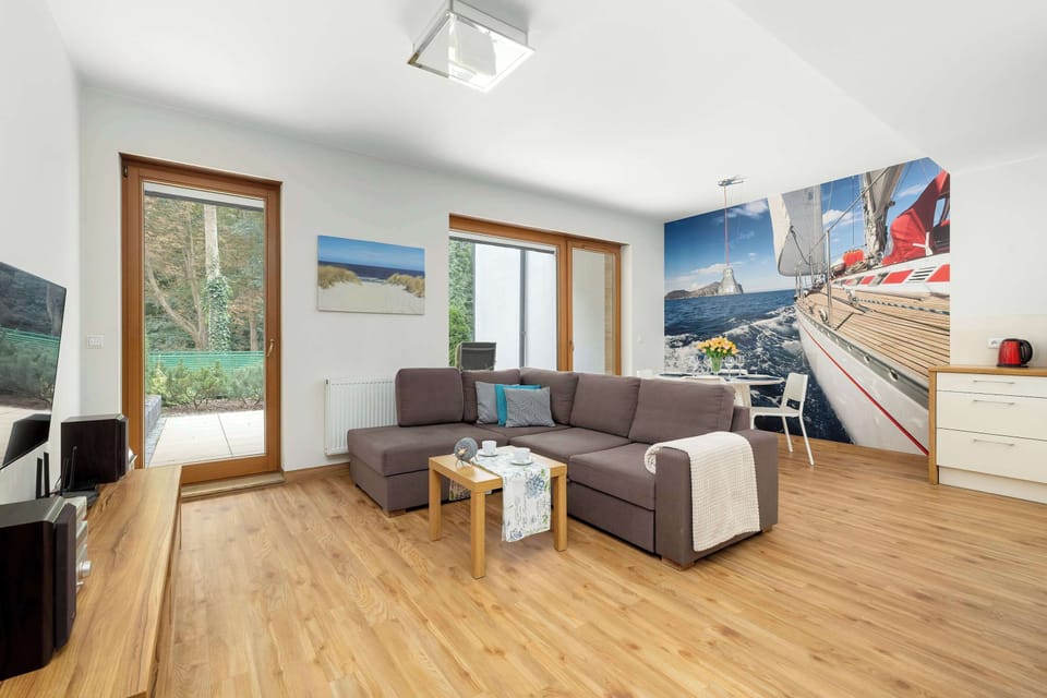 Spacious living room with full equipment. 