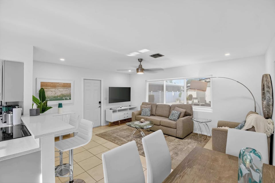 Living room with Smart TV and sofa sleeper 