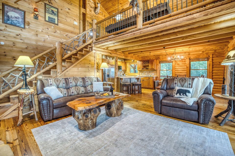 Main living room - vaulted ceiling