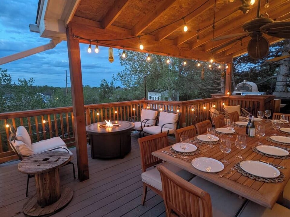 Outdoor dining