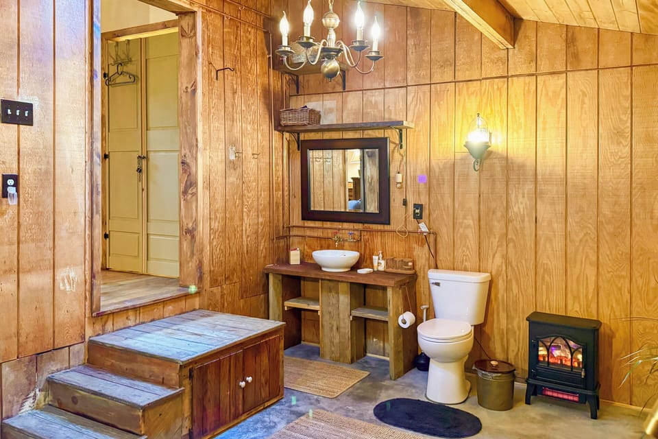 Pet-friendly Ski, Swim & Relax Poconos Getaway Cottage in Lake Naomi
