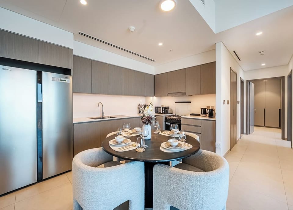 Modern, fully equipped kitchen for stylish home dining.