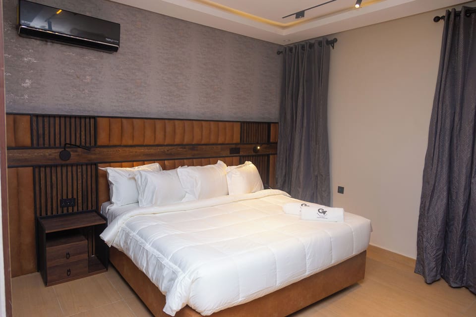 Luxury Suite | In-room safe, desk, laptop workspace, free WiFi