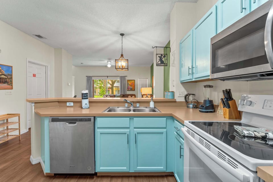 Full kitchen