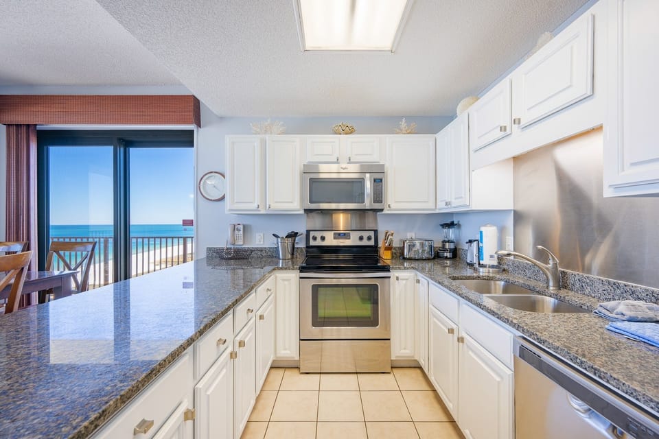 Condo, 3 Bedrooms | Private kitchen | Coffee/tea maker, fridge, oven