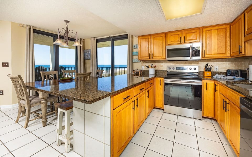 Condo, 3 Bedrooms | Private kitchen | Coffee/tea maker, fridge, oven
