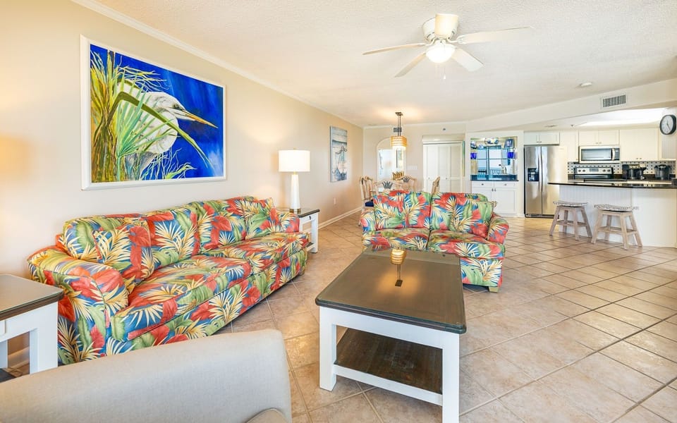 Condo, 3 Bedrooms | Living area