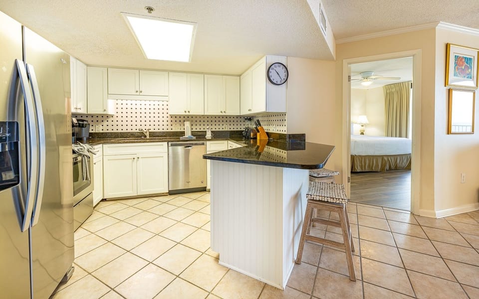 Condo, 3 Bedrooms | Private kitchen | Fridge, oven, coffee/tea maker