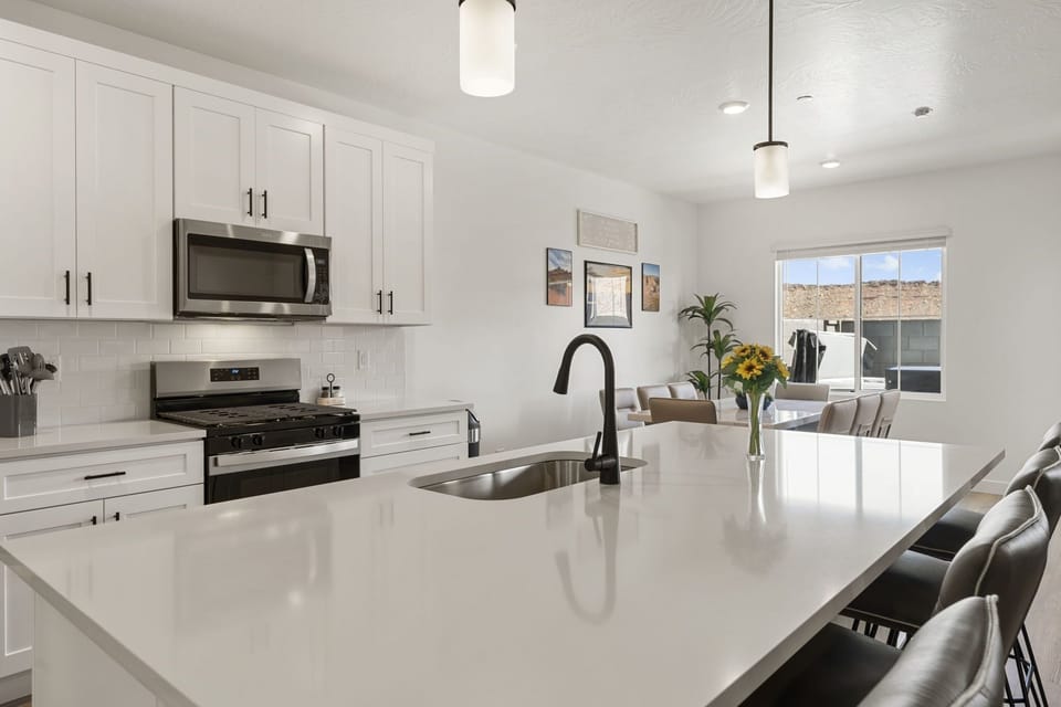 Townhome, 4 Bedrooms | Private kitchen | Coffee/tea maker, fridge, oven, toaster