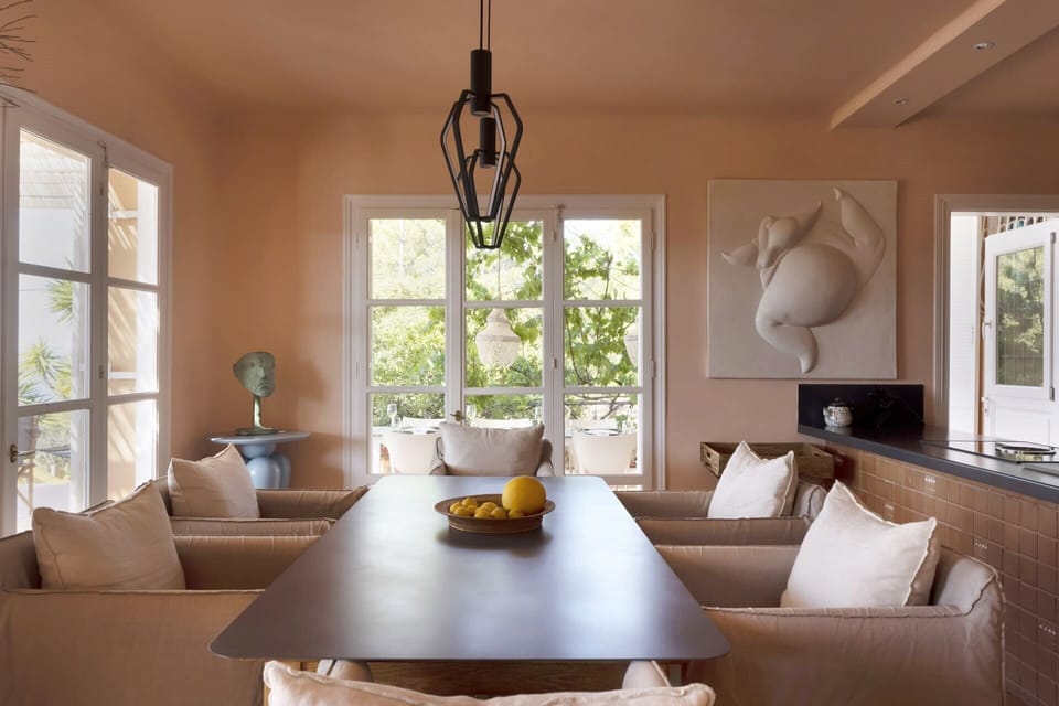 The convivial indoor dining area next to the kitchen.