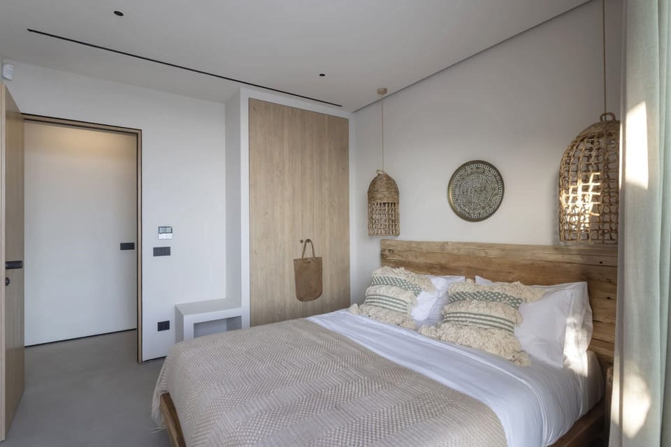 The first bedroom in the guesthouse, a double. (Bedroom 3)