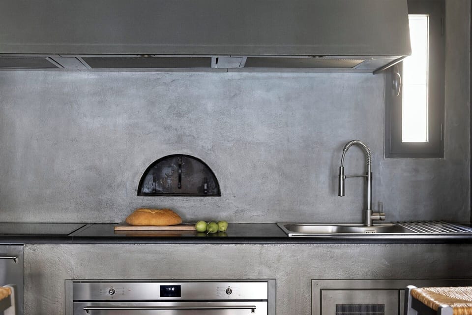 The well-equipped, hi-spec kitchen.