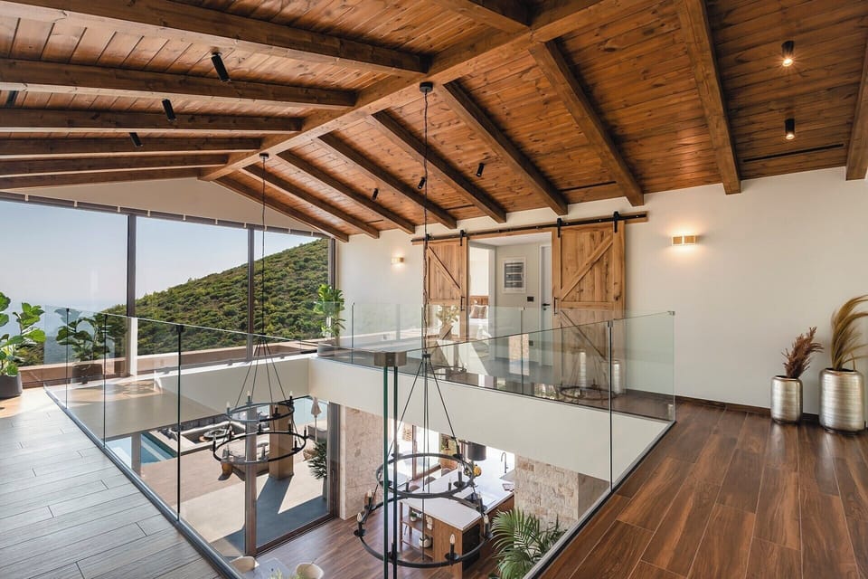 The first floor gallery walkway off which one accesses four of the bedrooms.