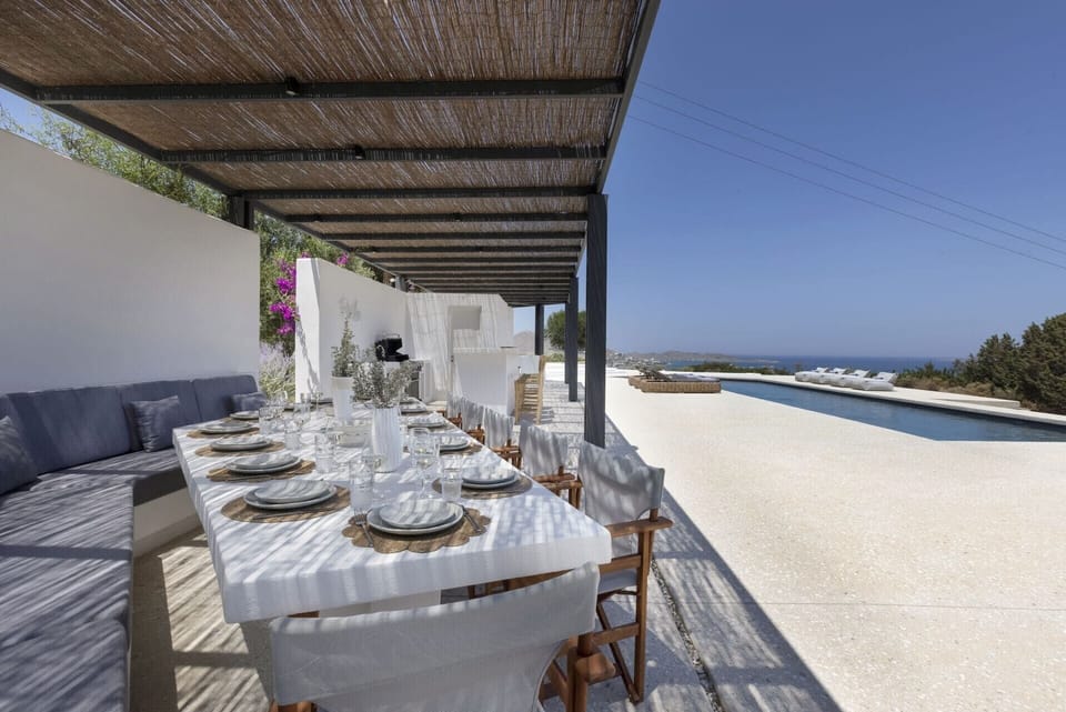 Flanking the pool is a large shaded area with dining table, built-in seating, a bar and a barbecue.