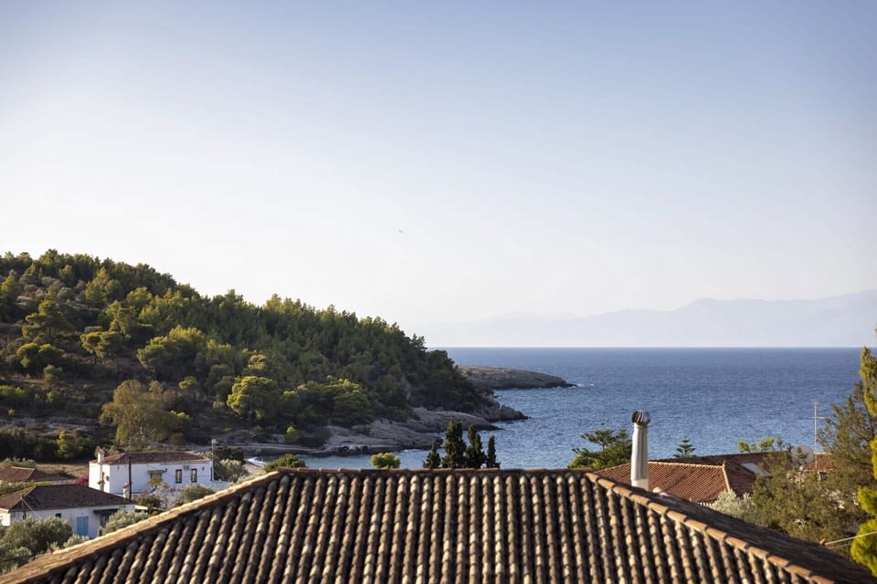 Far-reaching views out over the west coast of Spetses and the sea.