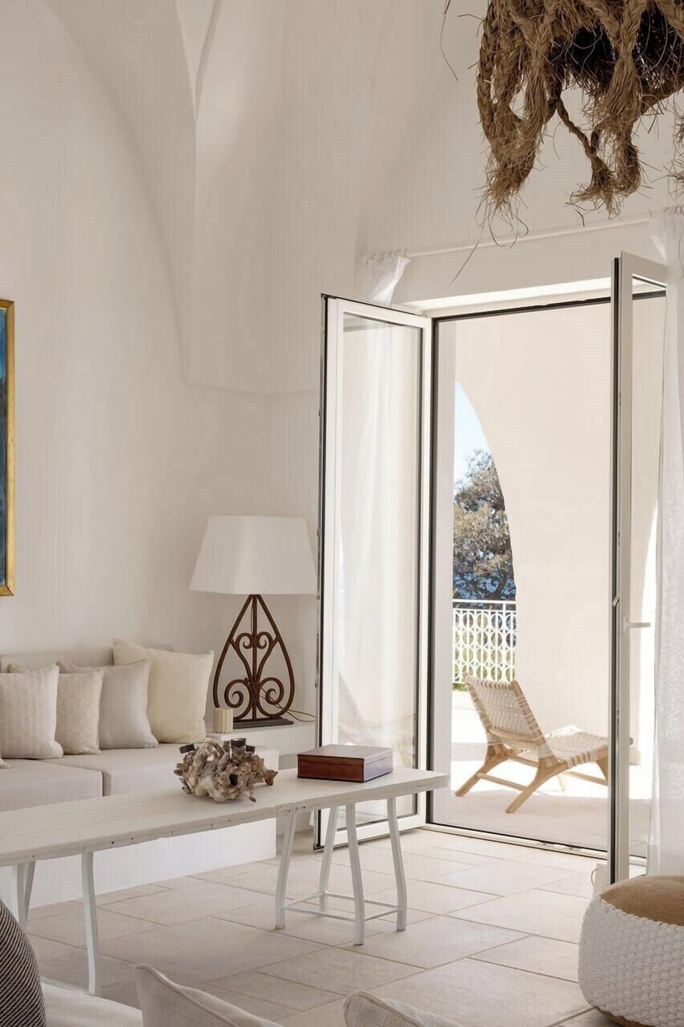 The airy atmosphere of the living room is replicated throughout the property. 