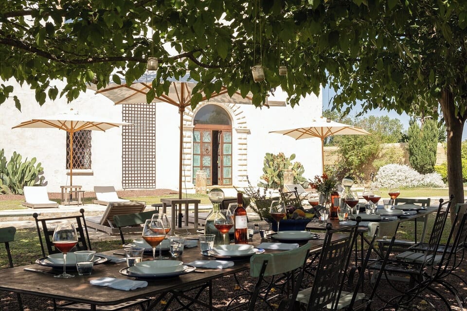 All set for a shady al fresco lunch.