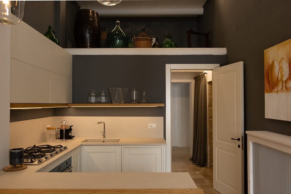 The kitchen seen from another angle.