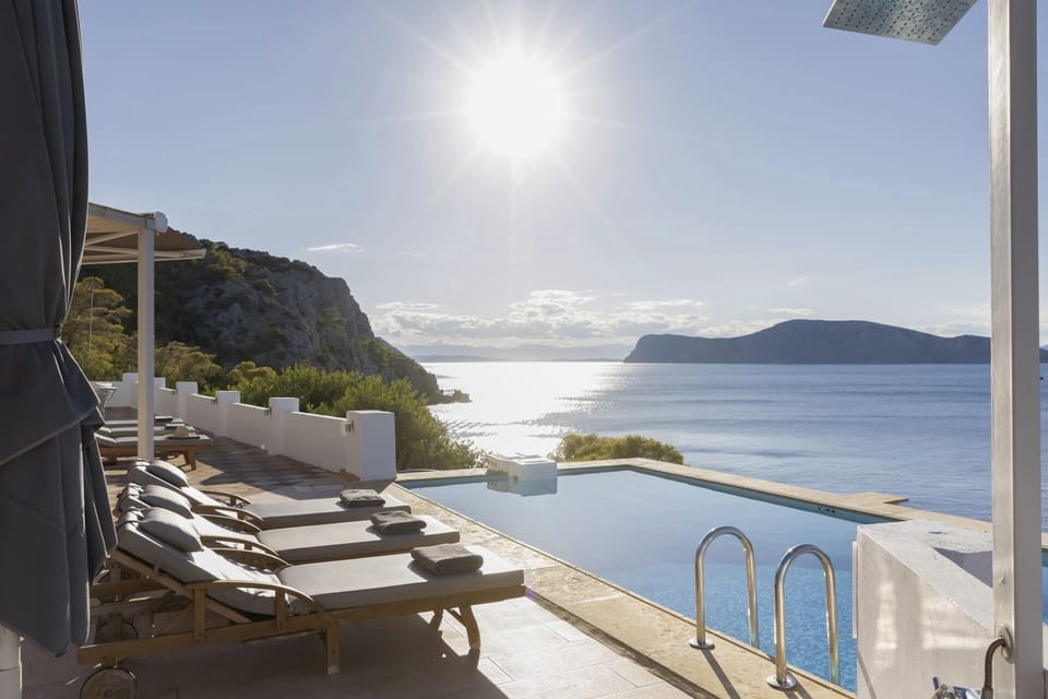 Superb views out to sea and the neighbouring islands.