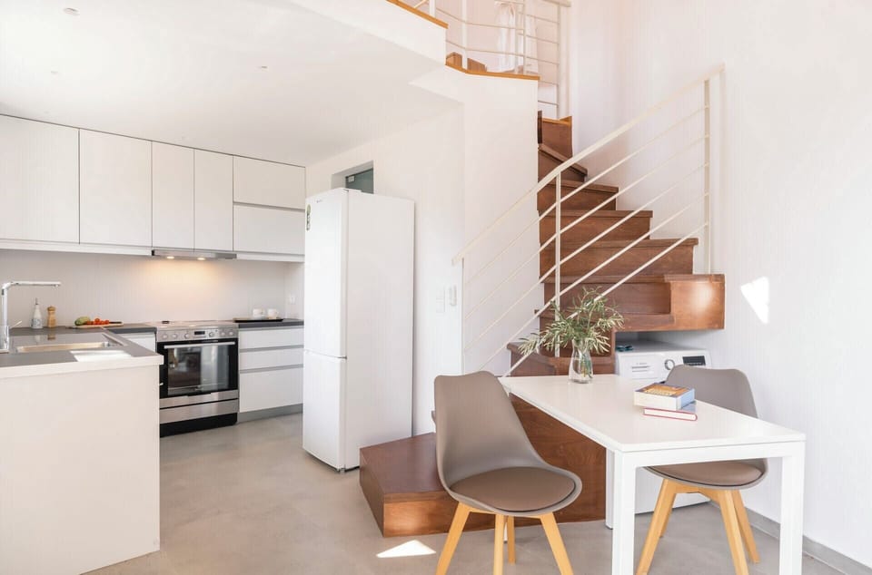 The kitchen and dining area in the guesthouse.