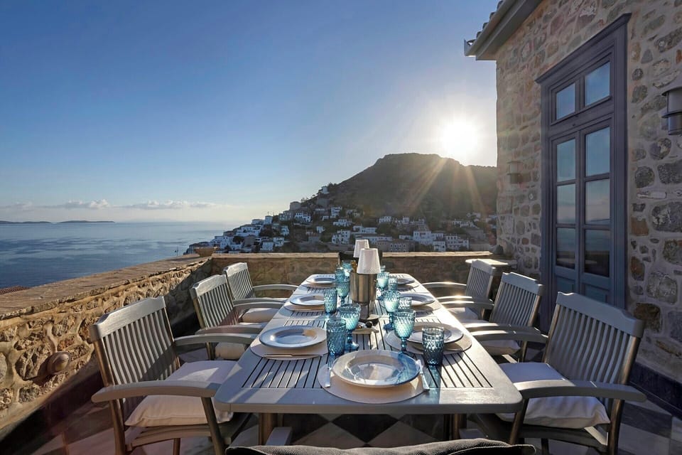 The first floor dining terrace.