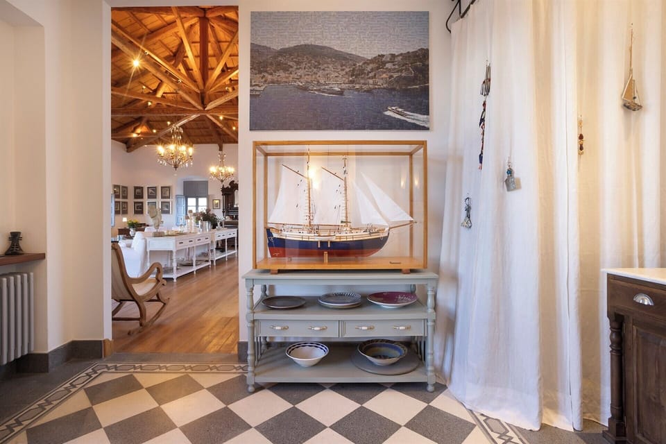 A glimpse into the first floor's communal area.