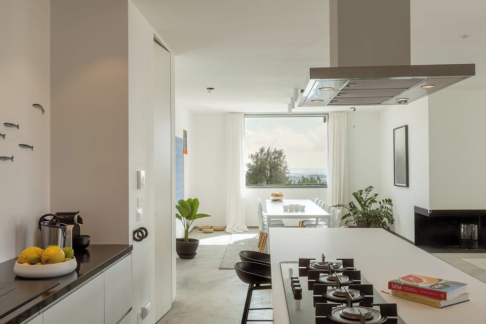 The fabulous contemporary kitchen.