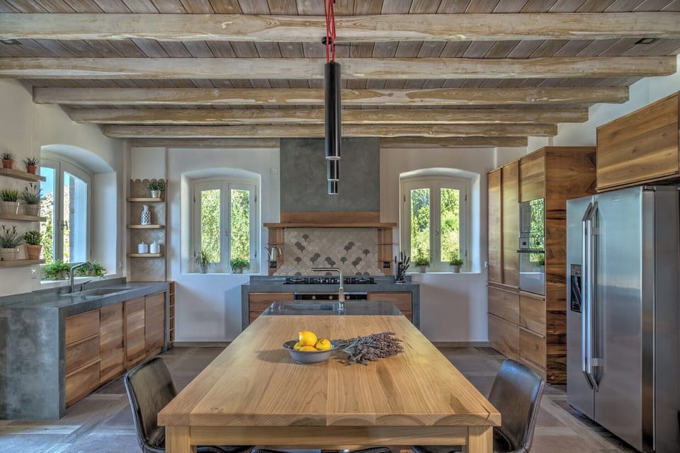 The superbly finished bespoke kitchen will delight even the most demanding cooks.
