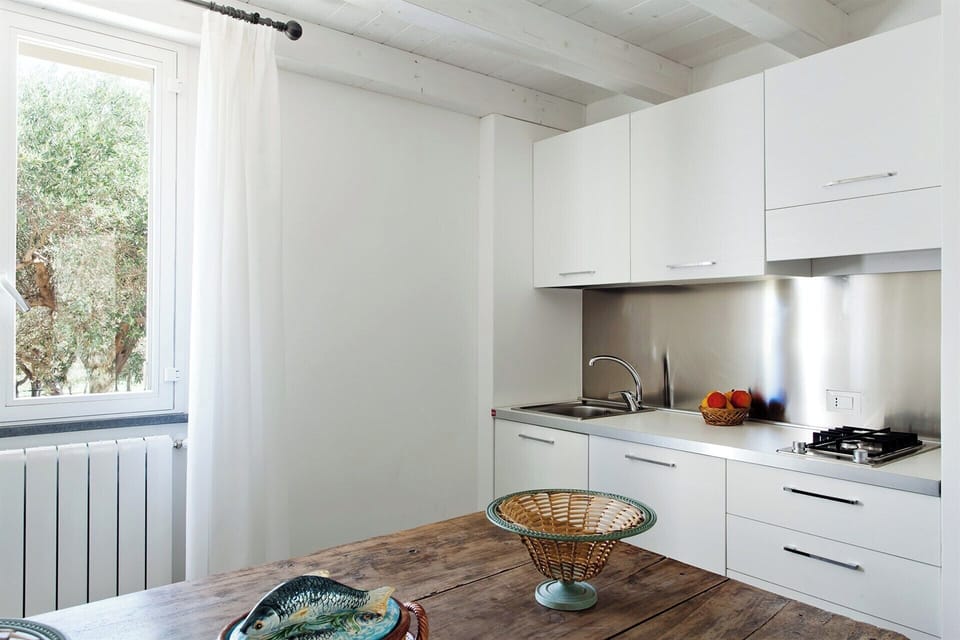 The kitchen in the larger guesthouse.