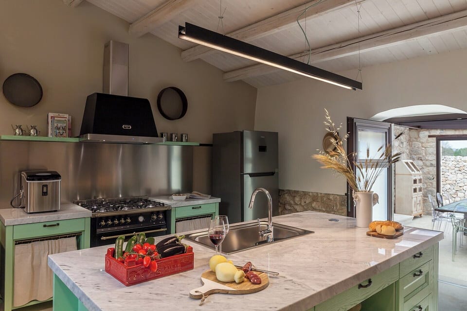The country-style kitchen is well-equipped and practically laid-out.