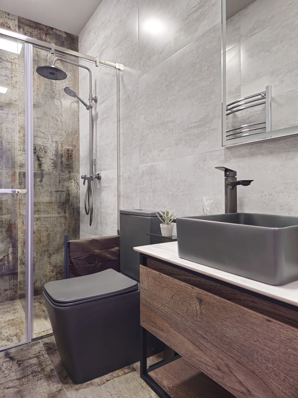Signature Room, 1 Bedroom, Non Smoking, Kitchen | Bathroom | Shower, free toiletries, hair dryer, slippers