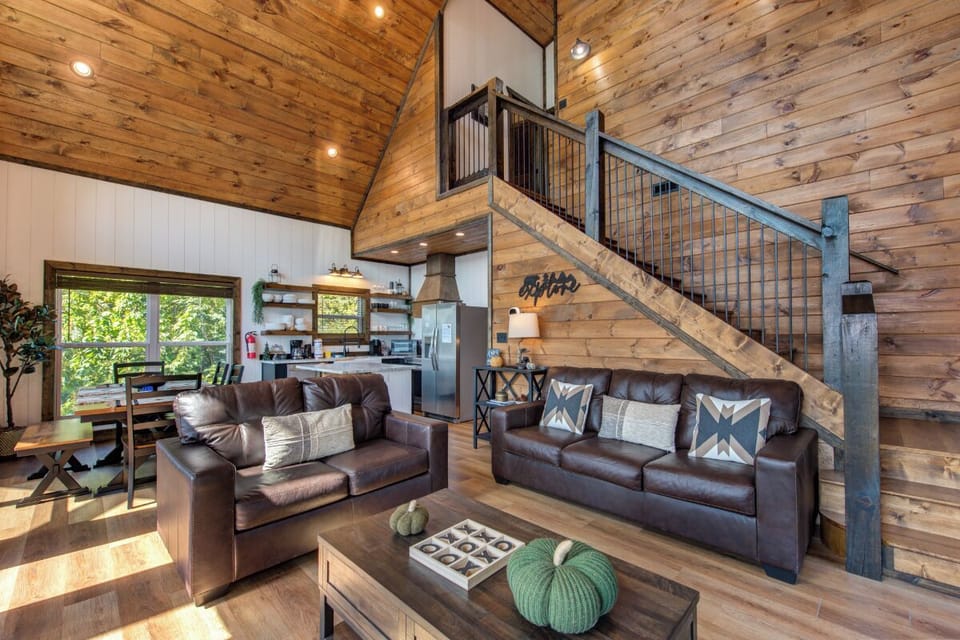 Black Bear-y Ridge's cozy living area