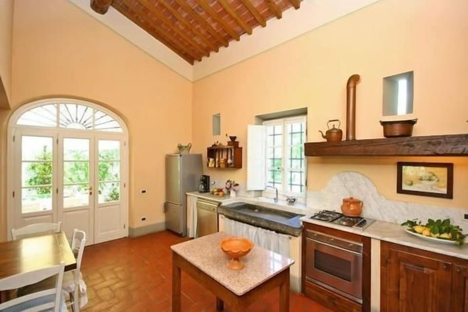 Fridge, stovetop, coffee/tea maker, toaster