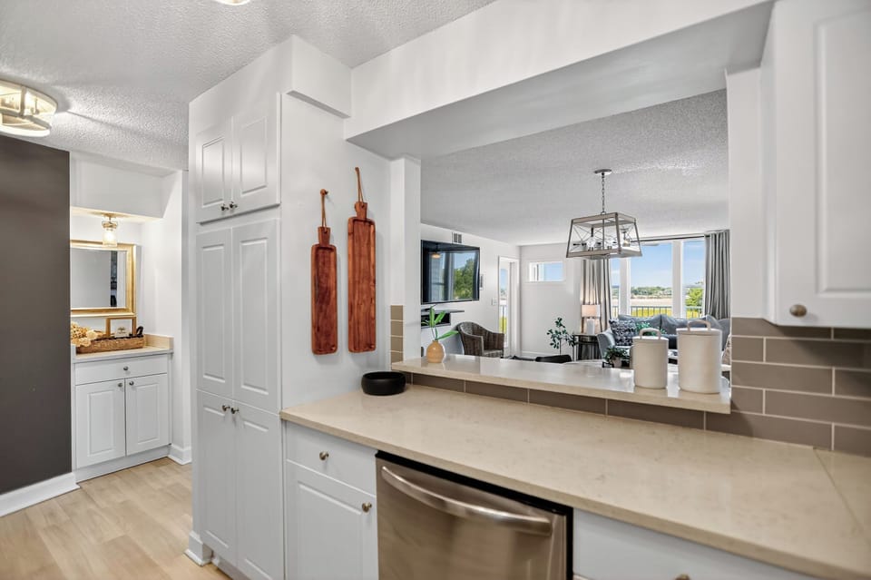 Kitchen - Breakfast Bar and New Appliances