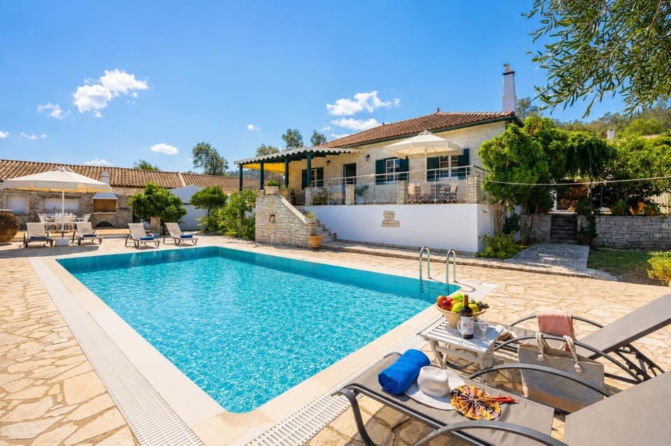 Beautiful villa with private pool and terrace with sea views