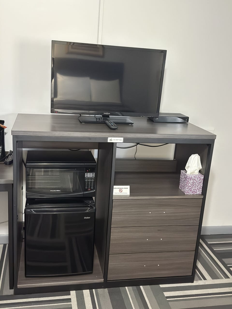 Desk, laptop workspace, iron/ironing board, free cribs/infant beds