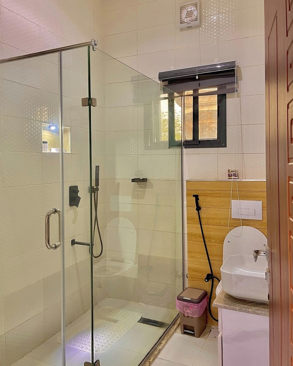 Comfort Apartment, Balcony, City View | Bathroom | Free toiletries, hair dryer, towels, soap