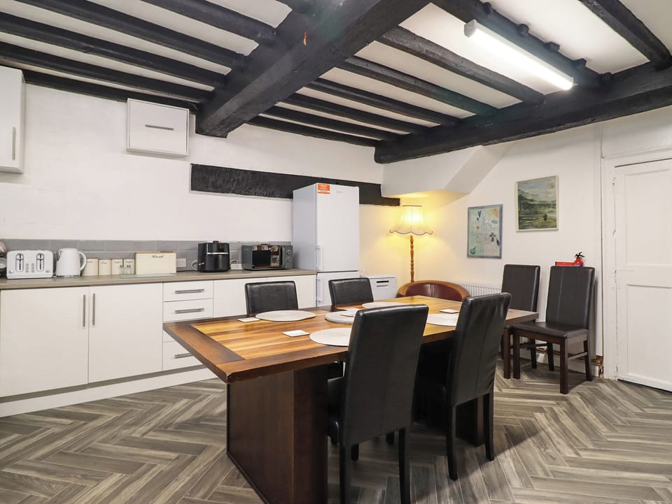 Cottage | Dining