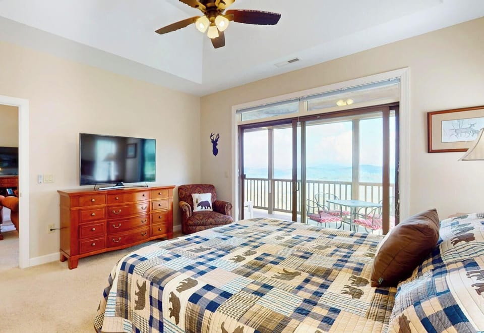 7 King Bedroom, with Sliding Door to Deck
