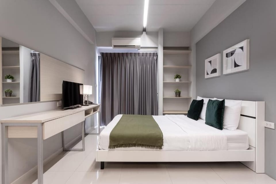 Room, 1 King Bed | Free WiFi, bed sheets