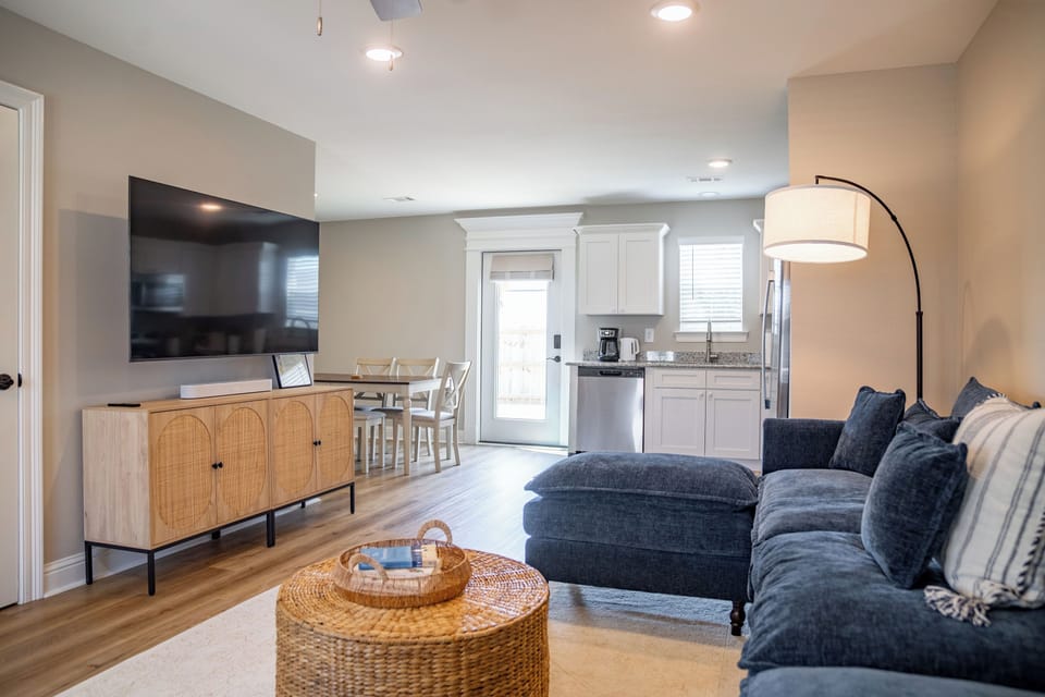 Open floorplan living room, kitchen & dining area 