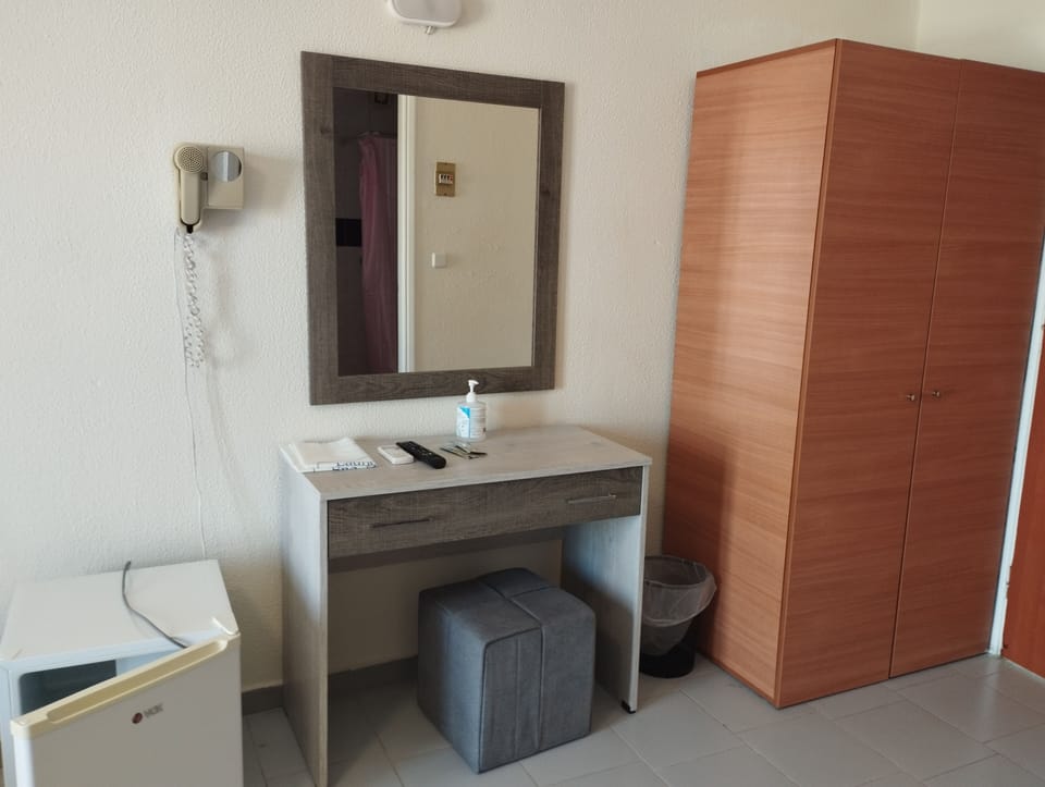 Double Room, Garden View | In-room safe, soundproofing, free WiFi, bed sheets