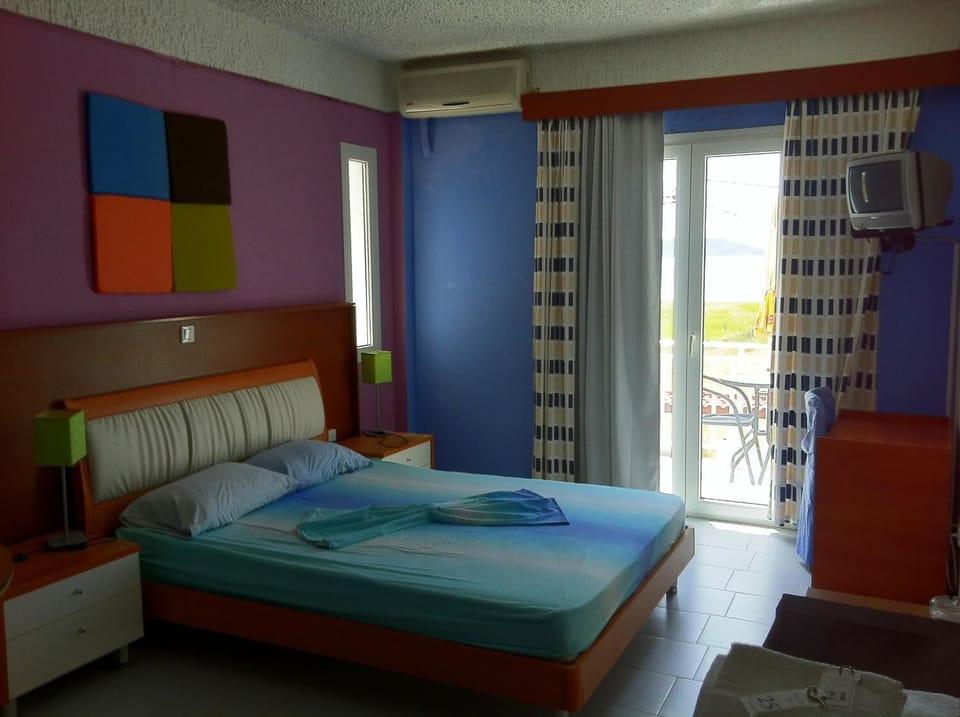 In-room safe, soundproofing, free WiFi, bed sheets