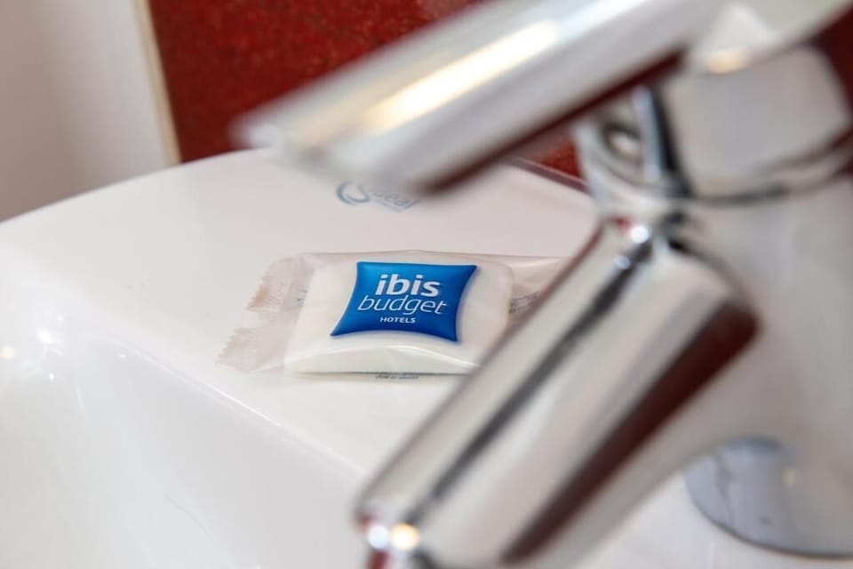 Combined shower/tub, eco-friendly toiletries, towels, soap