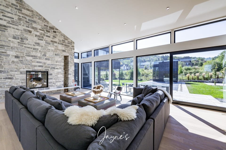 Great Room &amp; Fireplace (4)