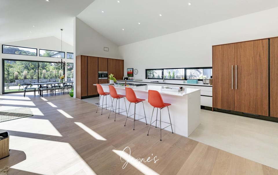 Kitchen &amp; Bar Seating (2)
