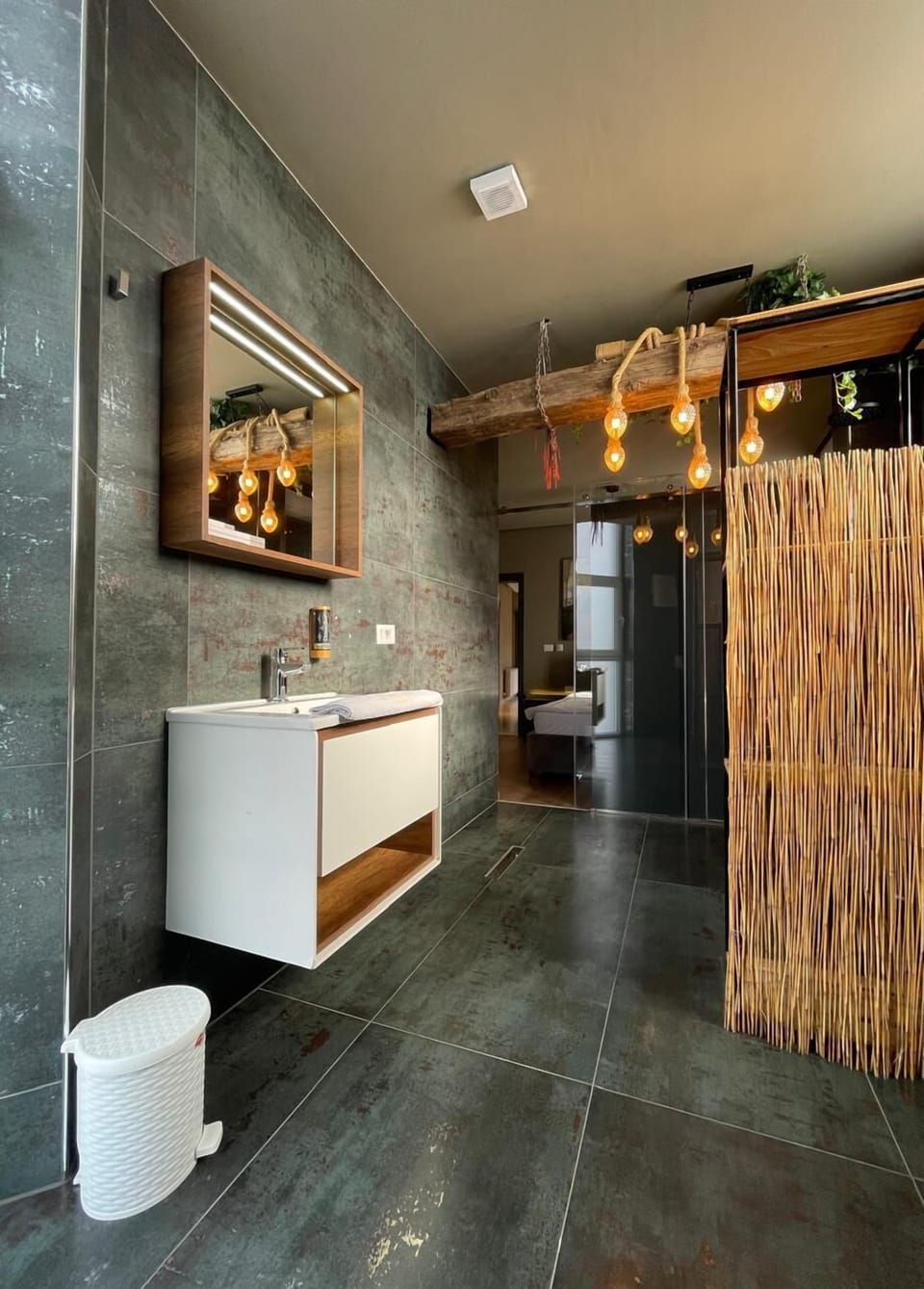 Deluxe Double Room | Free WiFi