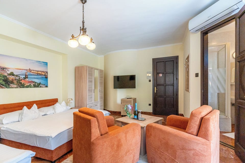 Superior Triple Room, Balcony | Minibar, soundproofing, free WiFi, bed sheets