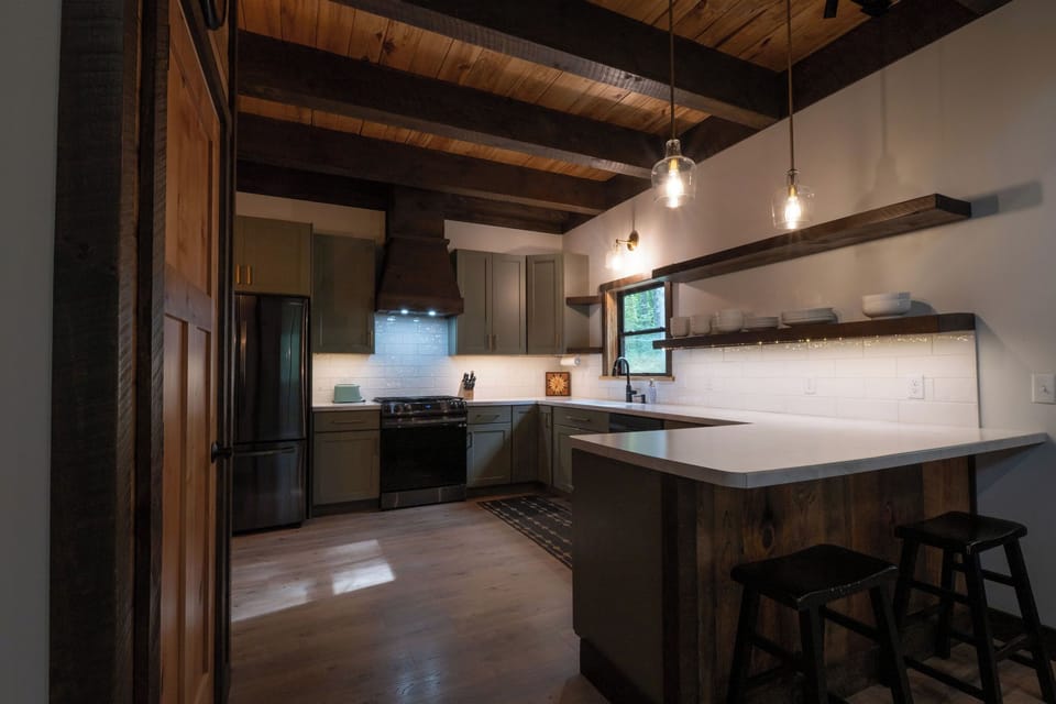 Fully equipped kitchen with island seating.